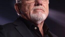 A head shot of Dave Ramsey from 2023.